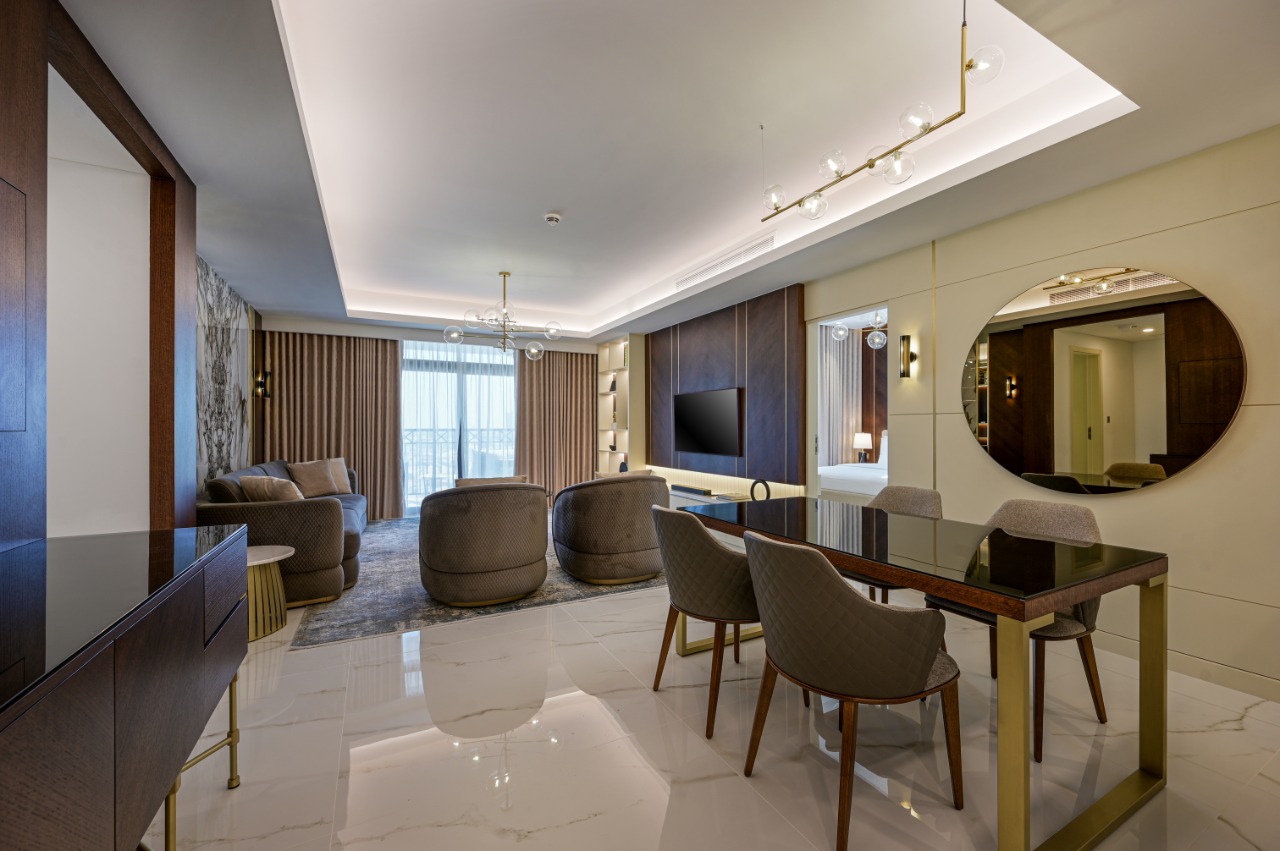 Apartment 812 image 4